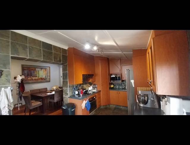 2 BEDROOM HOUSE FOR SALE IN PRIMROSE HILL
